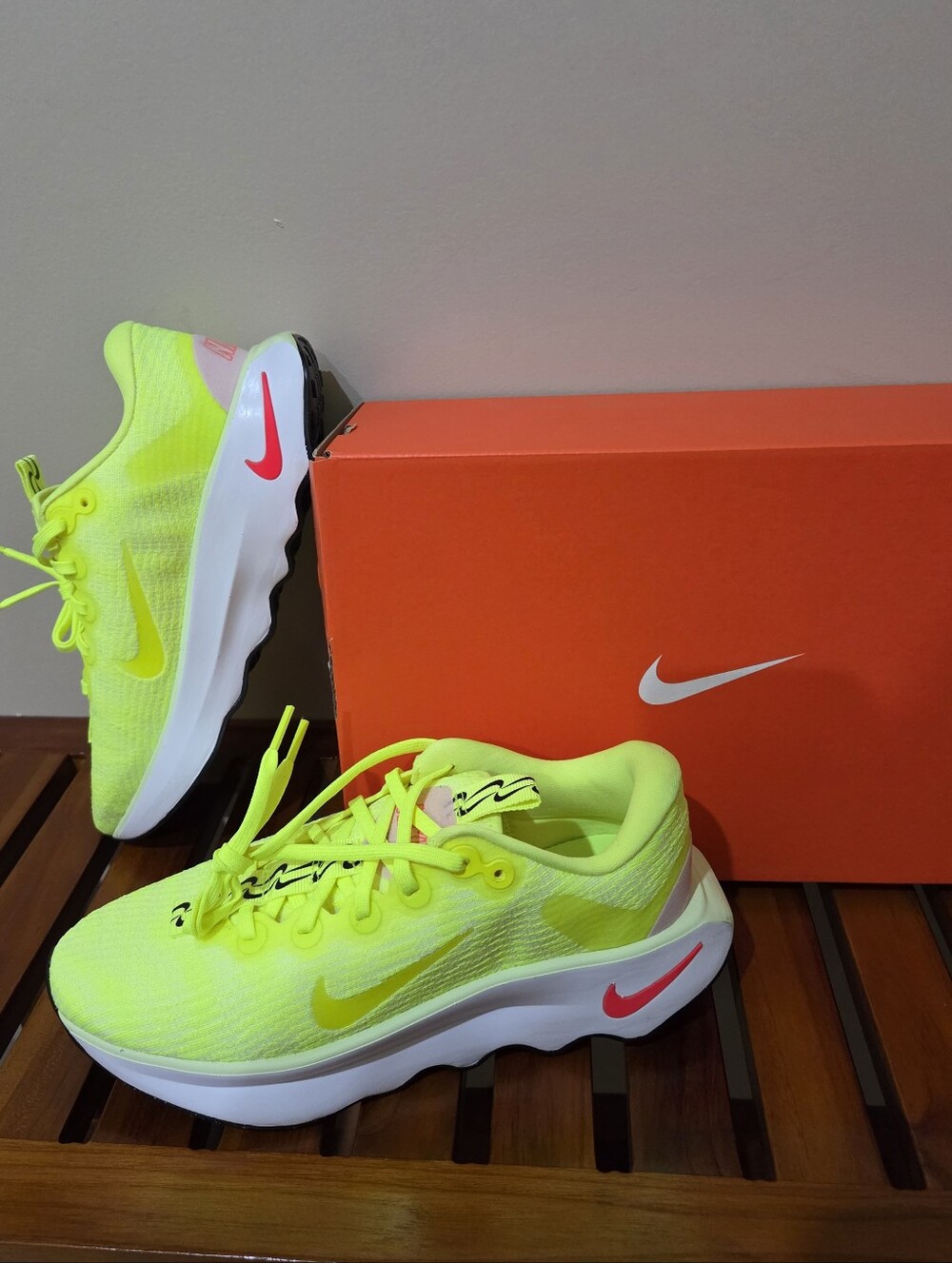 Nike Motiva Women's Neon Yellow Athletic. Sneakers Size 8 **See Details